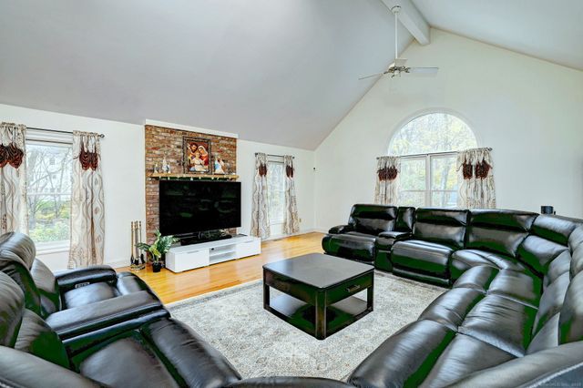 920 Green Circle, Orange, CT 06477