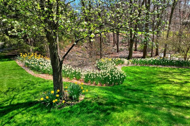 920 Green Circle, Orange, CT 06477