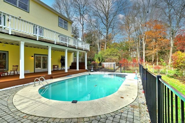 920 Green Circle, Orange, CT 06477