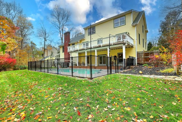 920 Green Circle, Orange, CT 06477