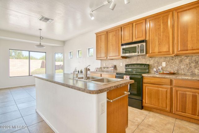 8433 N Crested Quail Drive, Tucson, AZ 85743