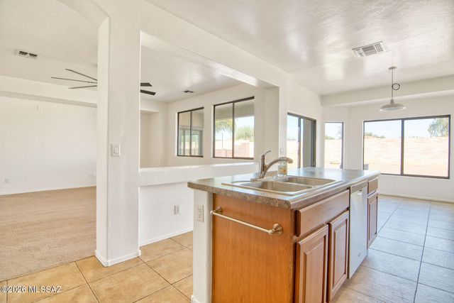8433 N Crested Quail Drive, Tucson, AZ 85743
