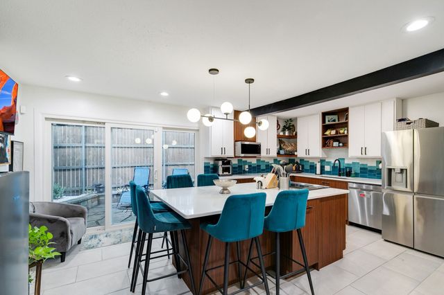 4347 Dickason Avenue 111, Dallas, TX 75219