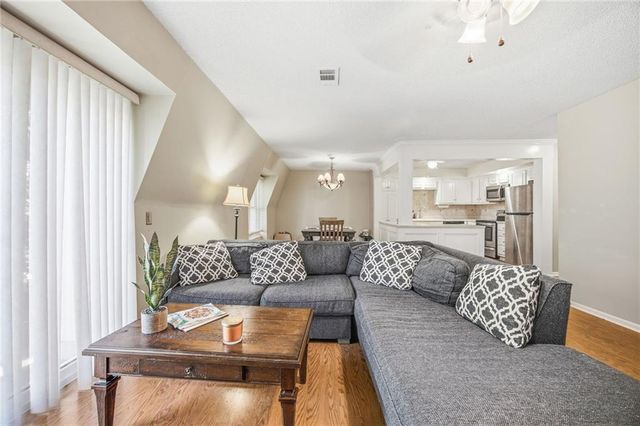 10704 Glenwood Street E, Overland Park, KS 66211