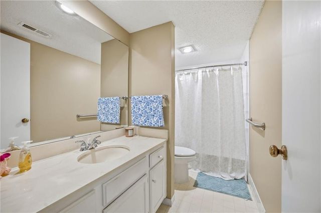 10704 Glenwood Street E, Overland Park, KS 66211