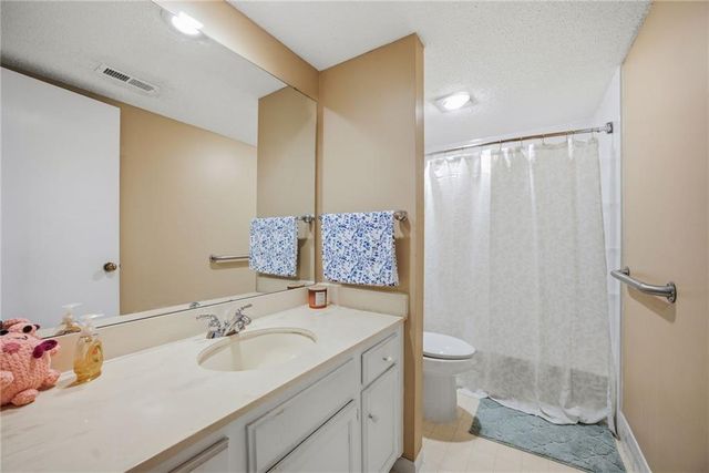 10704 Glenwood Street E, Overland Park, KS 66211