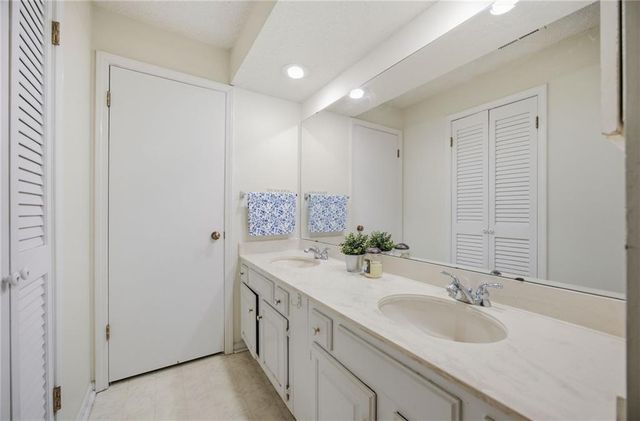 10704 Glenwood Street E, Overland Park, KS 66211