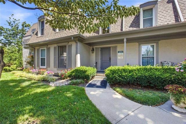 10704 Glenwood Street E, Overland Park, KS 66211
