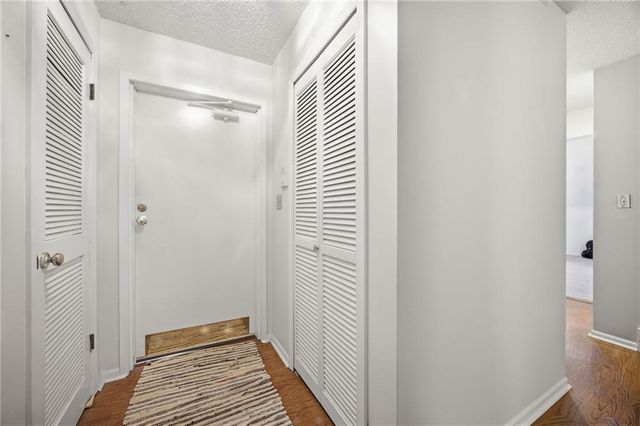 10704 Glenwood Street E, Overland Park, KS 66211