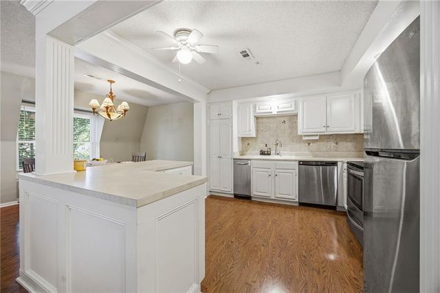 10704 Glenwood Street E, Overland Park, KS 66211