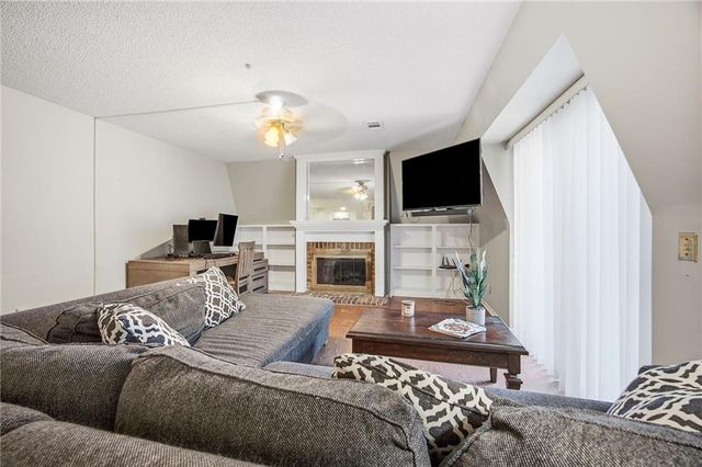 10704 Glenwood Street E, Overland Park, KS 66211