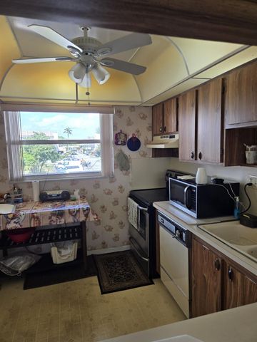 6870 Royal Palm Boulevard 207m, Margate, FL 33063