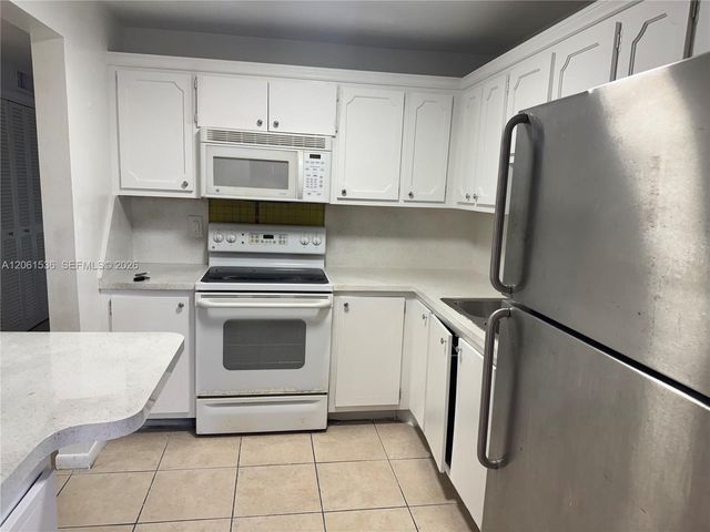 4730 NW 10th Ct 210, Plantation, FL 33313