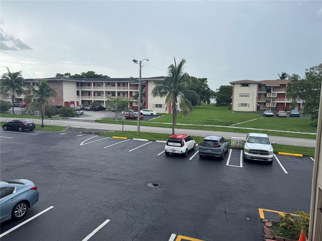 4730 NW 10th Ct 210, Plantation, FL 33313