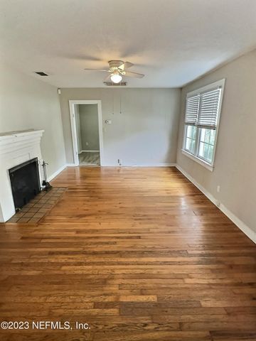 4614 BIRKENHEAD Road, Jacksonville, FL 32210