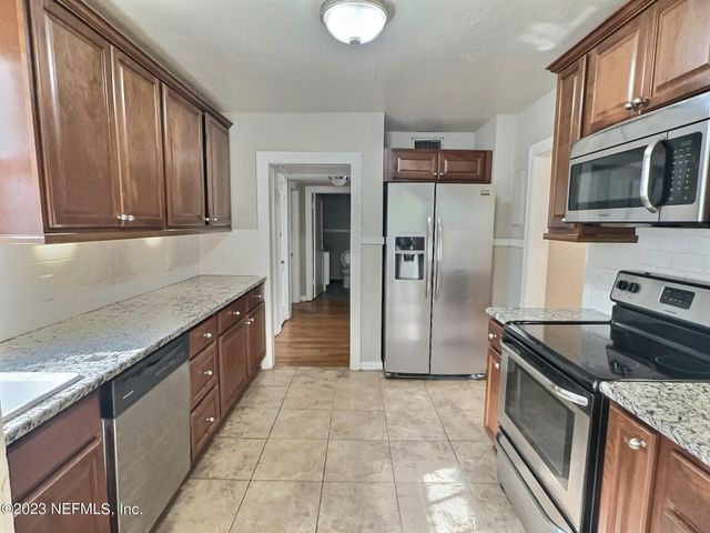 4614 BIRKENHEAD Road, Jacksonville, FL 32210