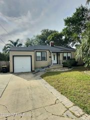 4614 BIRKENHEAD Road, Jacksonville, FL 32210