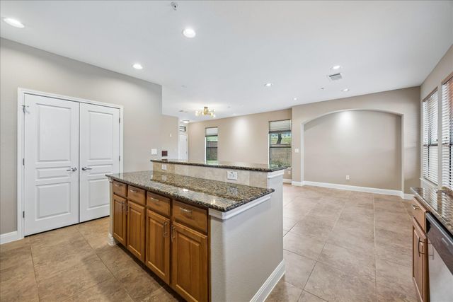 6705 Covered Bridge DR 24, Austin, TX 78736