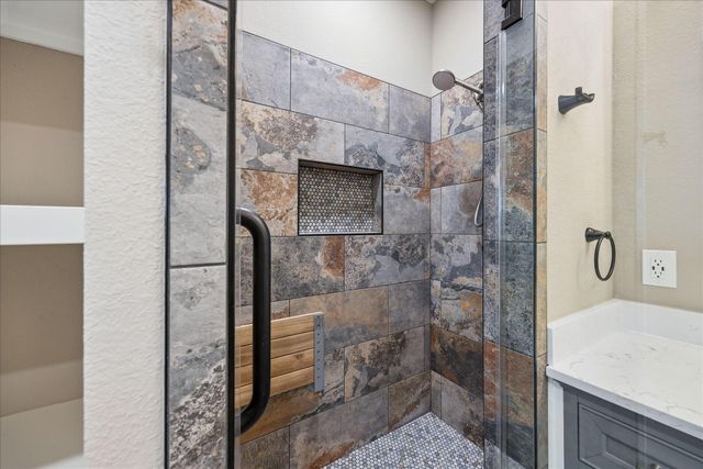 6705 Covered Bridge DR 24, Austin, TX 78736