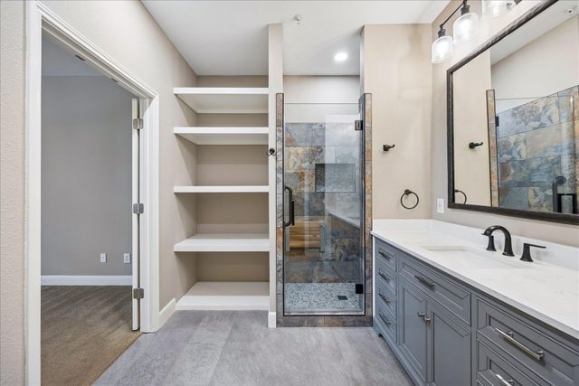 6705 Covered Bridge DR 24, Austin, TX 78736