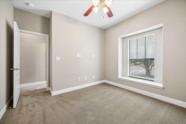 6705 Covered Bridge DR 24, Austin, TX 78736