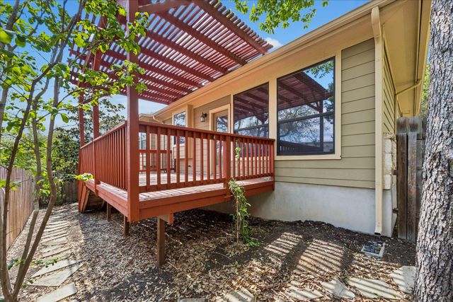 6705 Covered Bridge DR 24, Austin, TX 78736
