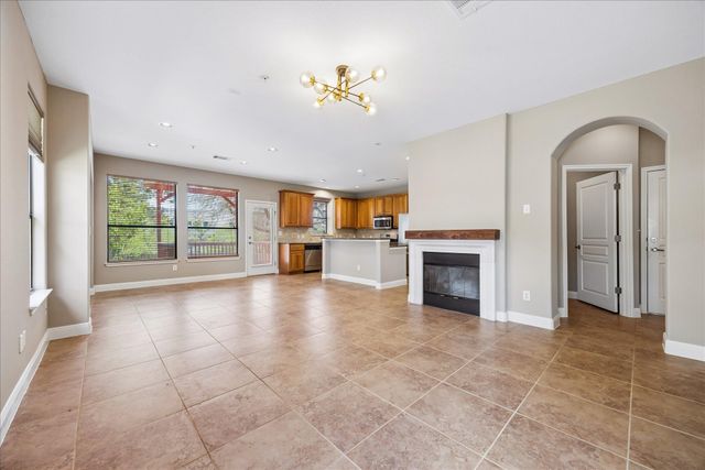 6705 Covered Bridge DR 24, Austin, TX 78736