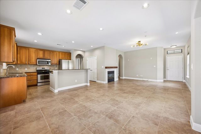 6705 Covered Bridge DR 24, Austin, TX 78736