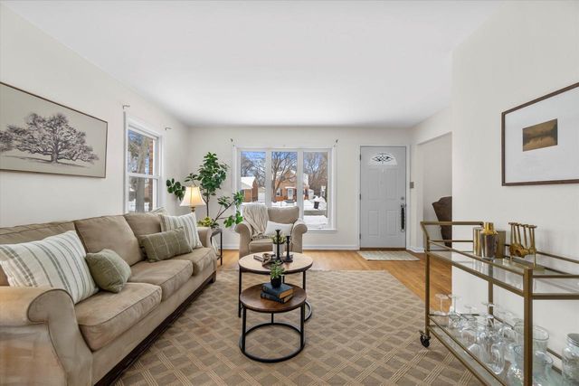 1929 W Marne AVENUE, Milwaukee, WI 53209