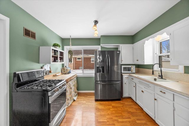 1929 W Marne AVENUE, Milwaukee, WI 53209