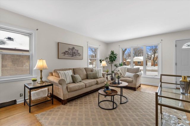 1929 W Marne AVENUE, Milwaukee, WI 53209