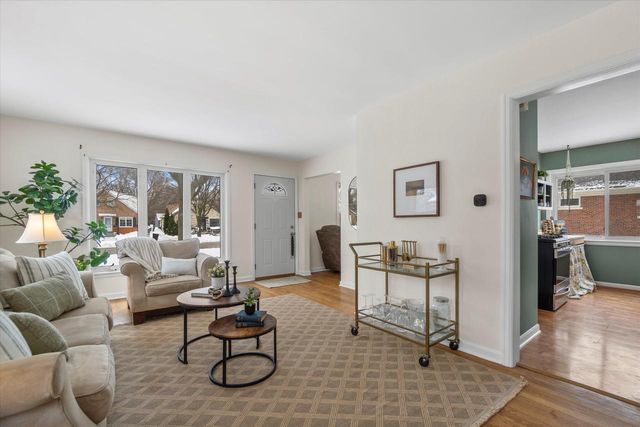 1929 W Marne AVENUE, Milwaukee, WI 53209