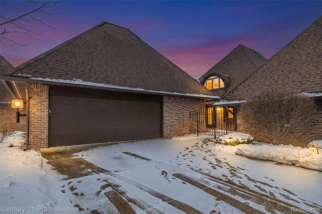 9095 S Saginaw Road 5, Grand Blanc Charter Township, MI 48439