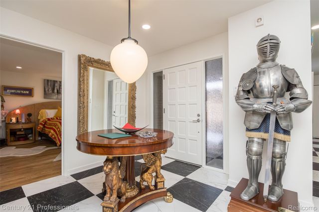 9095 S Saginaw Road 5, Grand Blanc Charter Township, MI 48439