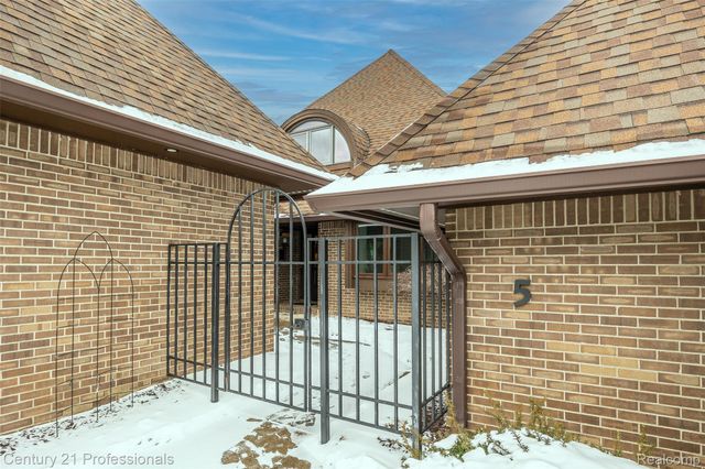 9095 S Saginaw Road 5, Grand Blanc Charter Township, MI 48439