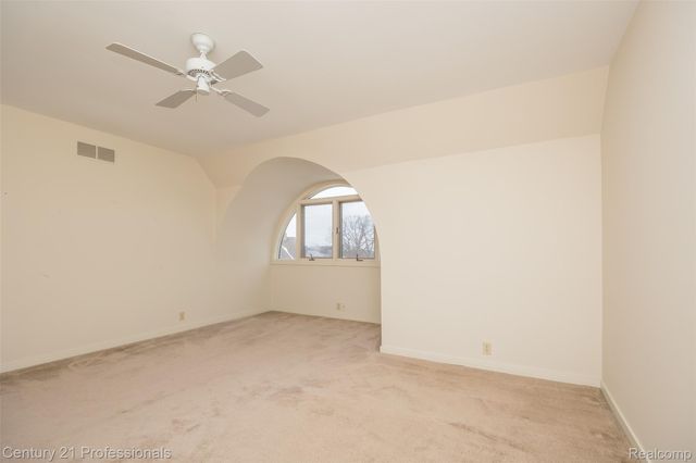 9095 S Saginaw Road 5, Grand Blanc Charter Township, MI 48439