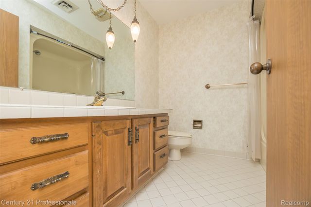 9095 S Saginaw Road 5, Grand Blanc Charter Township, MI 48439