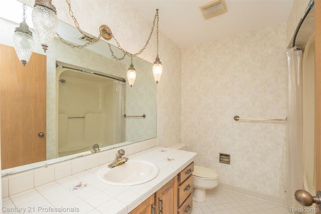 9095 S Saginaw Road 5, Grand Blanc Charter Township, MI 48439