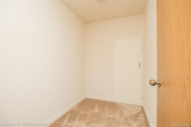 9095 S Saginaw Road 5, Grand Blanc Charter Township, MI 48439