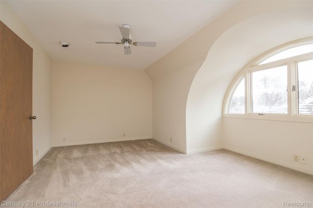 9095 S Saginaw Road 5, Grand Blanc Charter Township, MI 48439