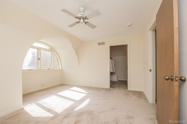 9095 S Saginaw Road 5, Grand Blanc Charter Township, MI 48439