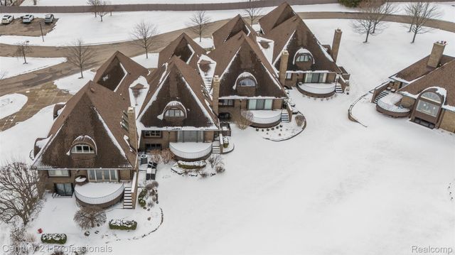 9095 S Saginaw Road 5, Grand Blanc Charter Township, MI 48439