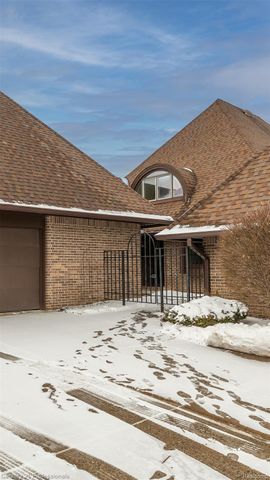9095 S Saginaw Road 5, Grand Blanc Charter Township, MI 48439