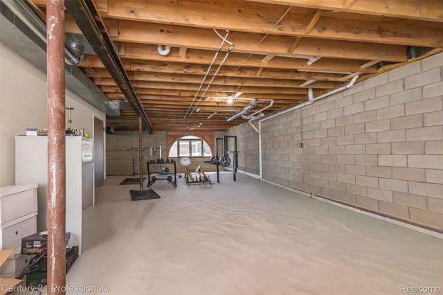 9095 S Saginaw Road 5, Grand Blanc Charter Township, MI 48439