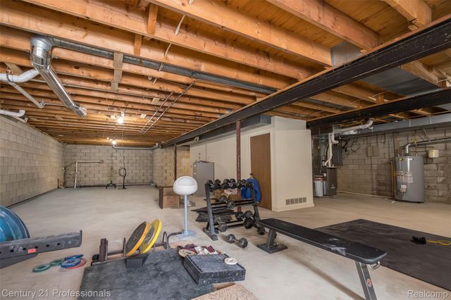 9095 S Saginaw Road 5, Grand Blanc Charter Township, MI 48439