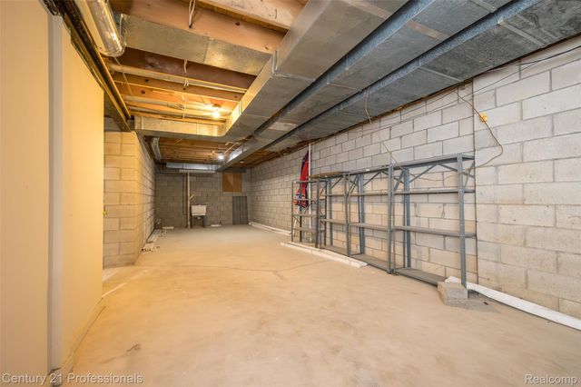 9095 S Saginaw Road 5, Grand Blanc Charter Township, MI 48439
