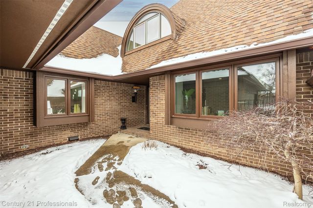 9095 S Saginaw Road 5, Grand Blanc Charter Township, MI 48439