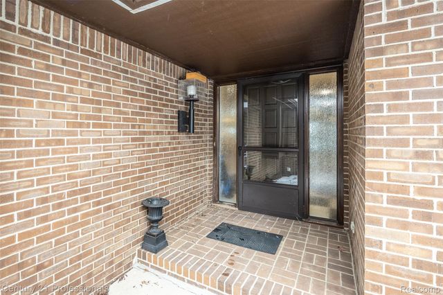 9095 S Saginaw Road 5, Grand Blanc Charter Township, MI 48439
