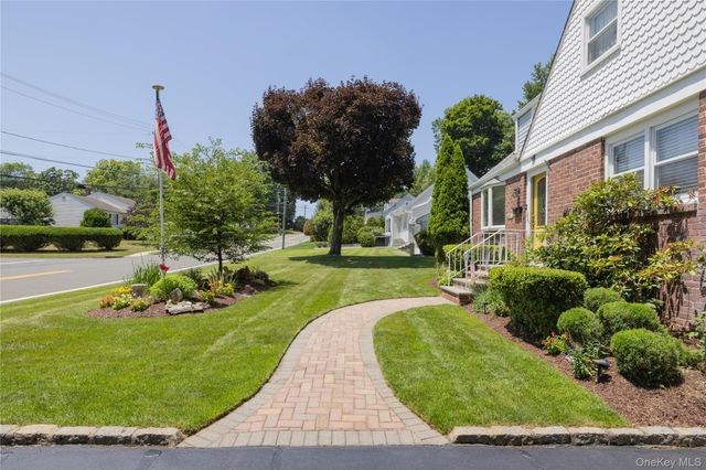 67 Pearce Parkway, Pearl River, NY 10965
