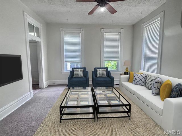 705 N Benton Avenue, St Charles, MO 63301